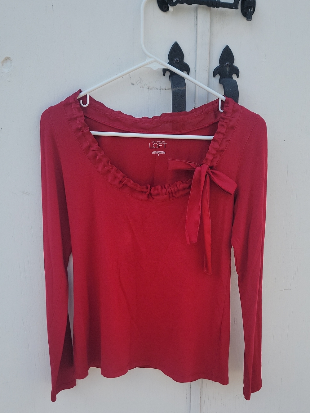 LOFT Red Long Sleeve Scoop Neck Top with Side Bow